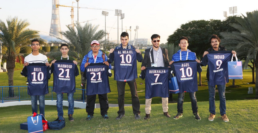 الفائزون بمسابقة Ooredoo “إطلاق قدرات المشجعين” يلتقون لاعبين نادي باريس سان جيرمان في الدوحة