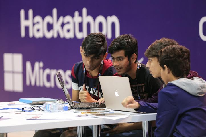 مطورو التطبيقات الإماراتيون الشباب يحققون فوزاً كبيراً في الدورة الثانية من مسابقة ’هاكاثون‘ خلال فعاليات ’أسبوع تكنولوجيا المستقبل‘
