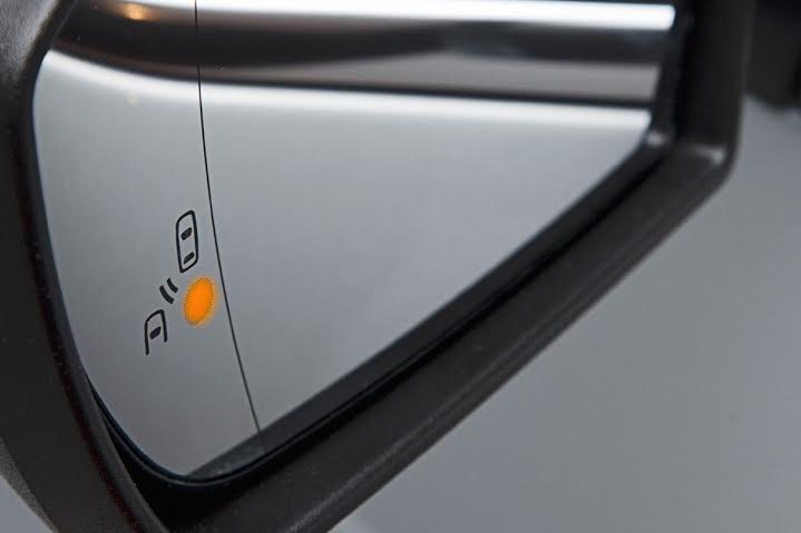 نظام BLIS وتقنيات مساعدة السائق في فورد إكسبيديشن تثري السيارة الرياضية متعددة الاستعمالات بوسائل الراحة العصرية