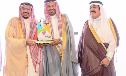 أمير القصيم يكرم الاتصالات السعودية لرعايتها مهرجان بريدة للتسوق