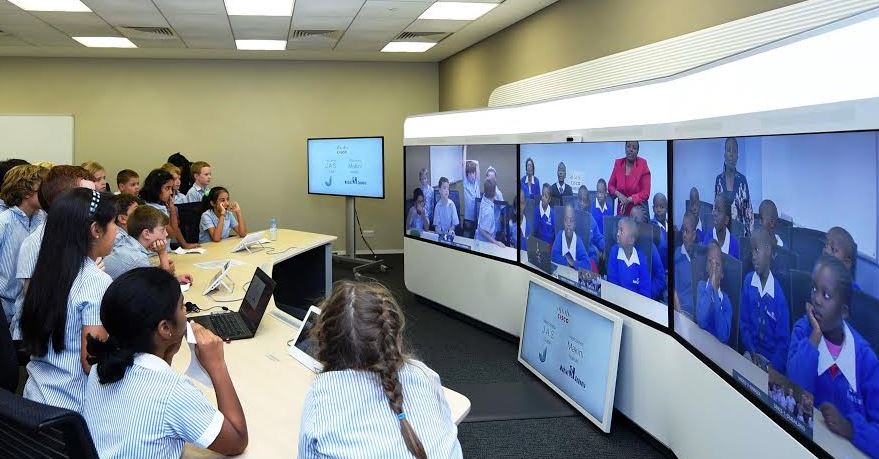 طلاب مدارس من الإمارات يتفاعلون بشكل مباشر مع نظرائهم من كينيا بفضل تقنيات سيسكو للتواجد عن بعد