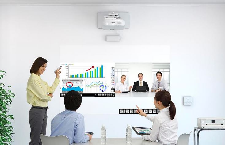 Epson تبتكر أجهزة إسقاط تجارية خاصة بقاعات الاجتماعات