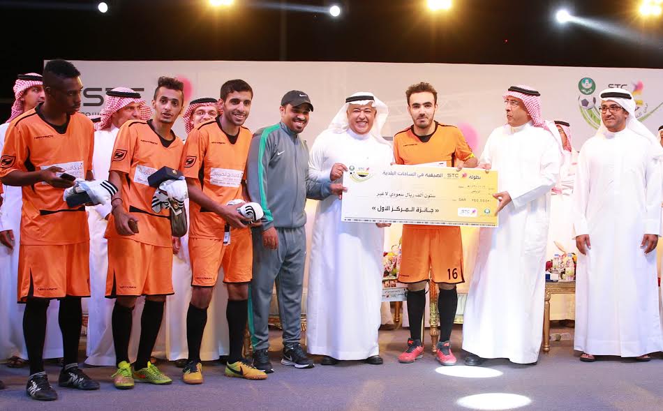امين منطقة الرياض يتوج الفائزين ببطولة STC للساحات