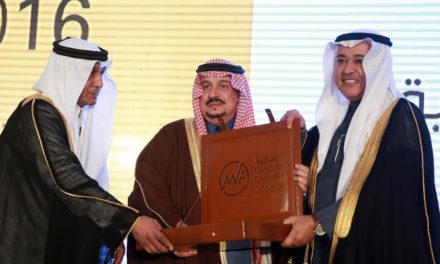 أمير الرياض يكرم الاتصالات السعودية لدعمها منتدى “أسبار”