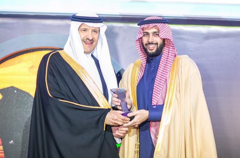 الأمير سلطان بن سلمان يكرم العربية للإعلانات الخارجية لشراكتها الاستراتيجية لملتقى ألوان 2016