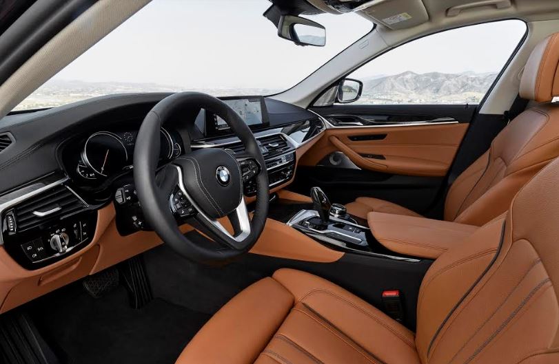 سيارة BMW سيدان الفئة الخامسة الجديدة
