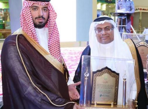 الامير سعود بن عبدالله يكرم جبل عمر لرعايتها اليوم العالمي للدفاع المدني