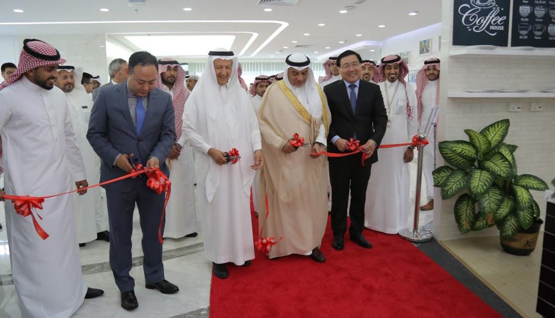 وزارة التجارة والاستثمار تدشّن مركز هواوي للابتكار في الرياض