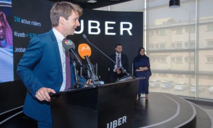أوبر تحتفل بانضمام 140٬000 شريك سعودي