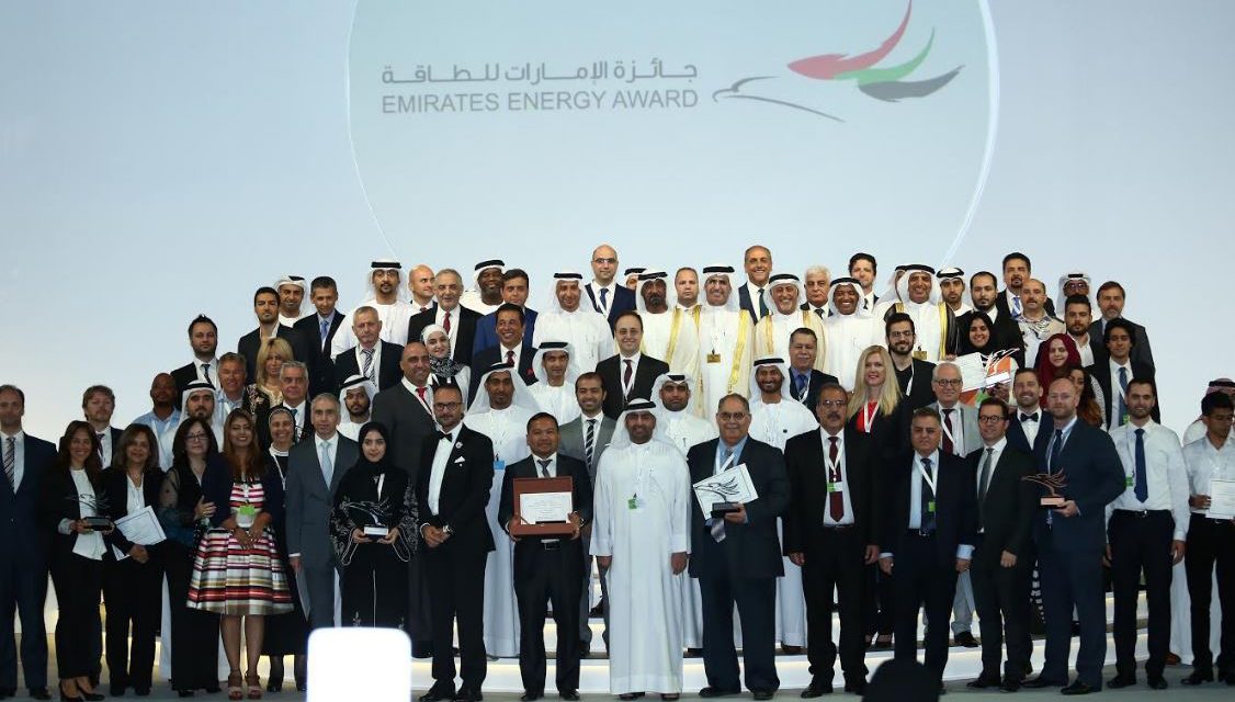 تكريم الفائزين بالدورة الثالثة من جائزة الإمارات للطاقة خلال حفل ضخم