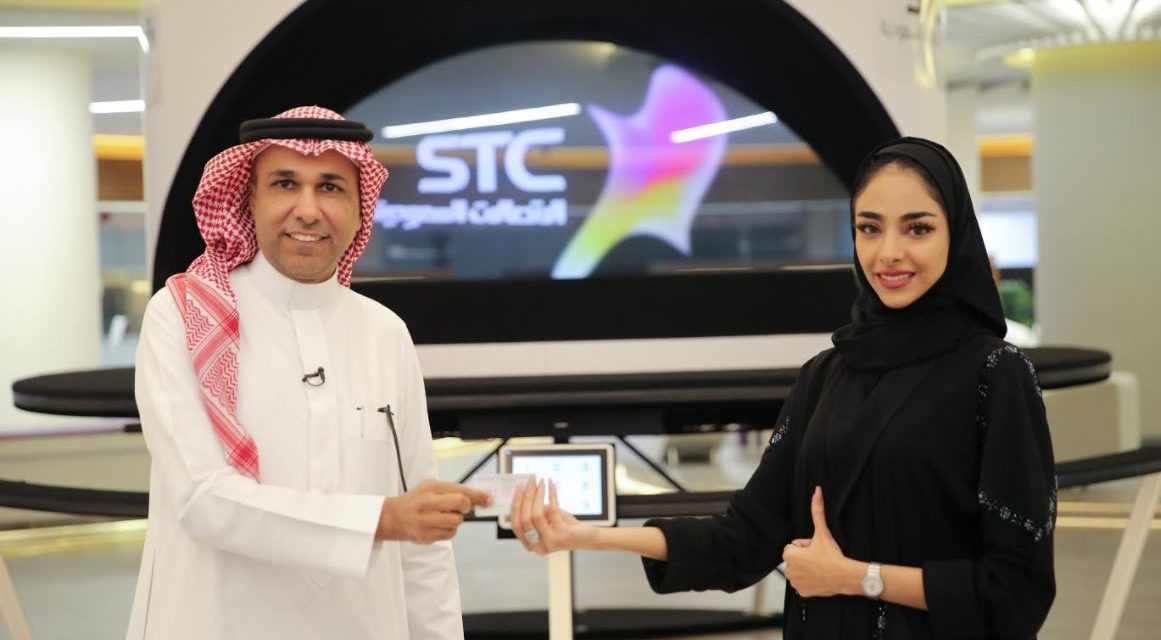 إيلاف الحازمي أول موظفة في STC تحصل على رخصة سعودية لقيادة السيارة