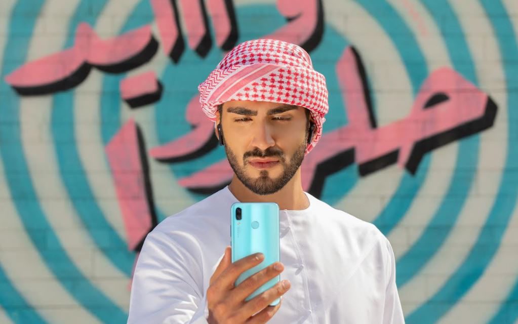دارسة بحثية جديدة كشفت النقاب عن أن 51% من سكان المملكة العربية السعودية يلتقطون صور سيلفي يومياً