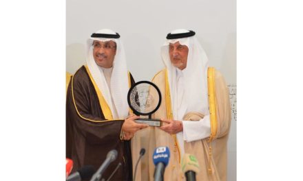 الأمير خالد الفيصل يكرم الاتصالات السعودية لدعمها حملة الحج عبادة وسلوك حضاري