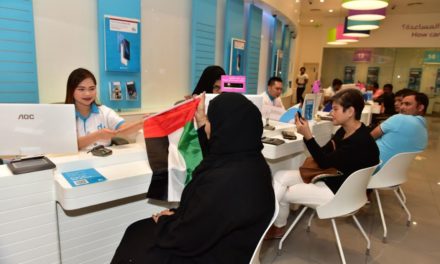 دو توزع 2000 علم جديد على عملاء خدمات الاتصال المنزلي في دولة الإمارات