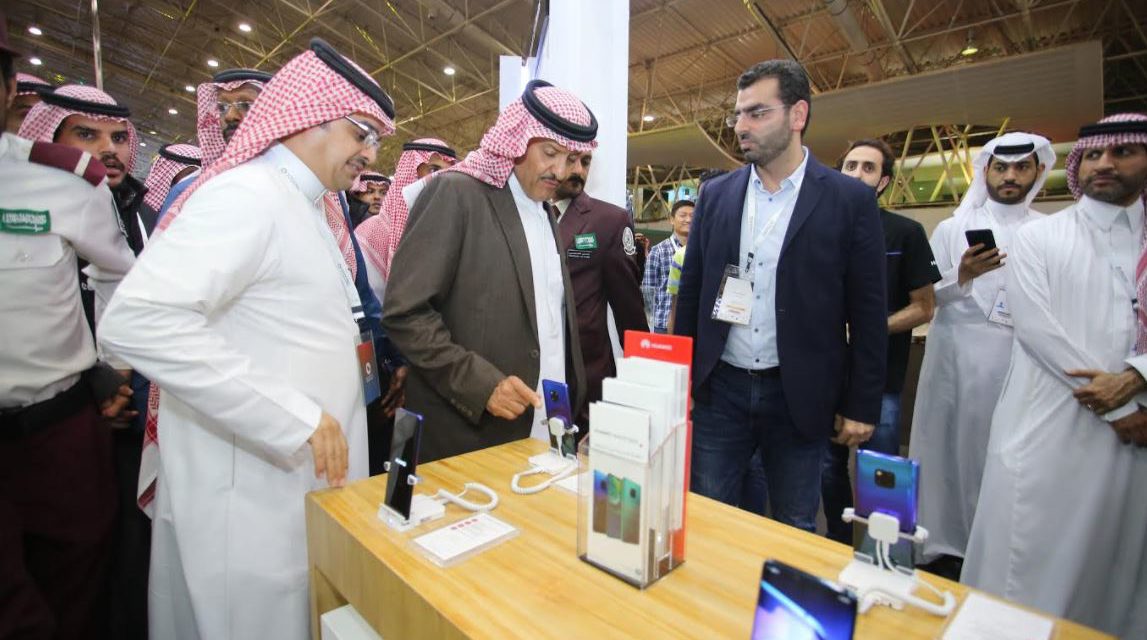 هواوي السعودية شريك الهواتف الذكية في ملتقى “ألوان السعودية”