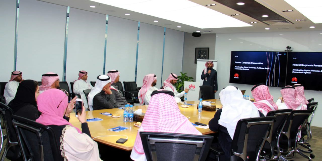 مجموعة العلاقات العامة والاعلام الخليجي تسجل زيارتها الاولى الى  مركز “هواوي” الإقليمي للابتكار والتدريب والحلول المتكاملة