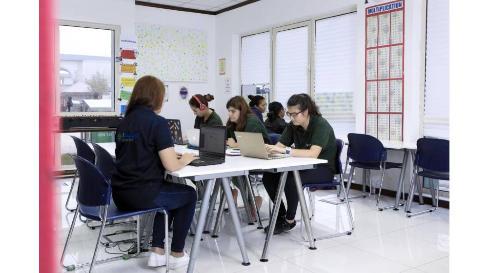 التعليم عبر الإنترنت يتيح للطلاب فرصاً واعدة في سوق العمل