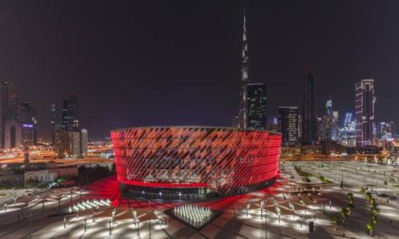 دبي تحتفل باليوم العالمي للضوء مع تشغيل العرض الخارجي لكوكاكولا أرينا التي تتألق بـ 4600 ضوء LED