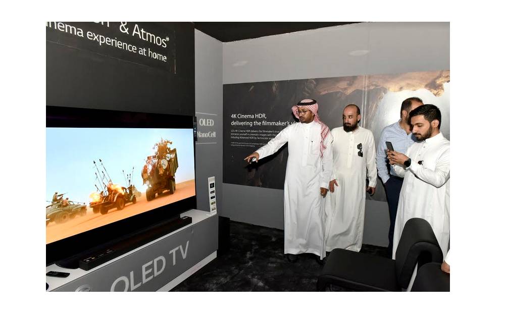 إل جي تطلق أول أجهزة تلفزيون في العالم تدعم تقنية الذكاء الاصطناعي باللغة العربية