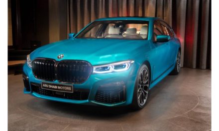 أبوظبي موتورز تستقبل سيارة BMW M760Li xDrive الجديدة بلون Atlantis Blue