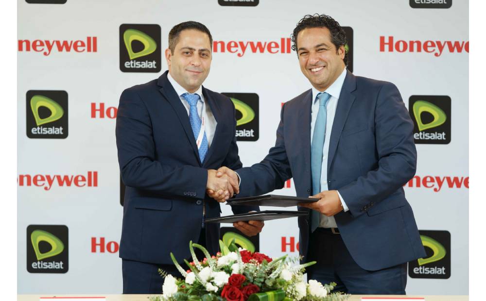 إبرام اتفاقية بين “هانيويل” و”اتصالات مصر” و”العاصمة الادارية للتنمية العمرانية”