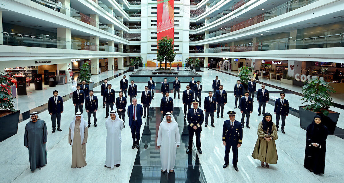 أكاديمية الإمارات لتدريب الطيارين تحتفل بتخريج أول فوج من طلبتها