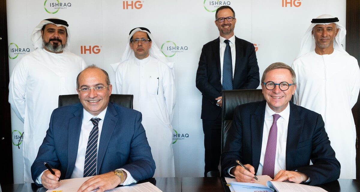 مجموعة فنادق ومنتجعات إنتركونتيننتال توقع اتفاقية تطوير ضخمة مع شركة إشراق للضيافة لافتتاح 8 فنادق هوليداي إن إكسبريس جديدة في منطقة الشرق الأوسط وأفريقيا