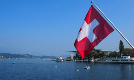 تمّ التأكيد بأن سويسرا سوف تفتح حدودها للضيوف من دول مجلس التعاون الخليجي، الذين تلقّوا لقاحهم اعتباراً من 26 یونیو 2021.