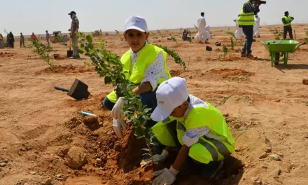 الرياض الخضراء” يحتفل باليوم الوطني بزراعة خريطة المملكة بمشاركة أهالي المدينة “