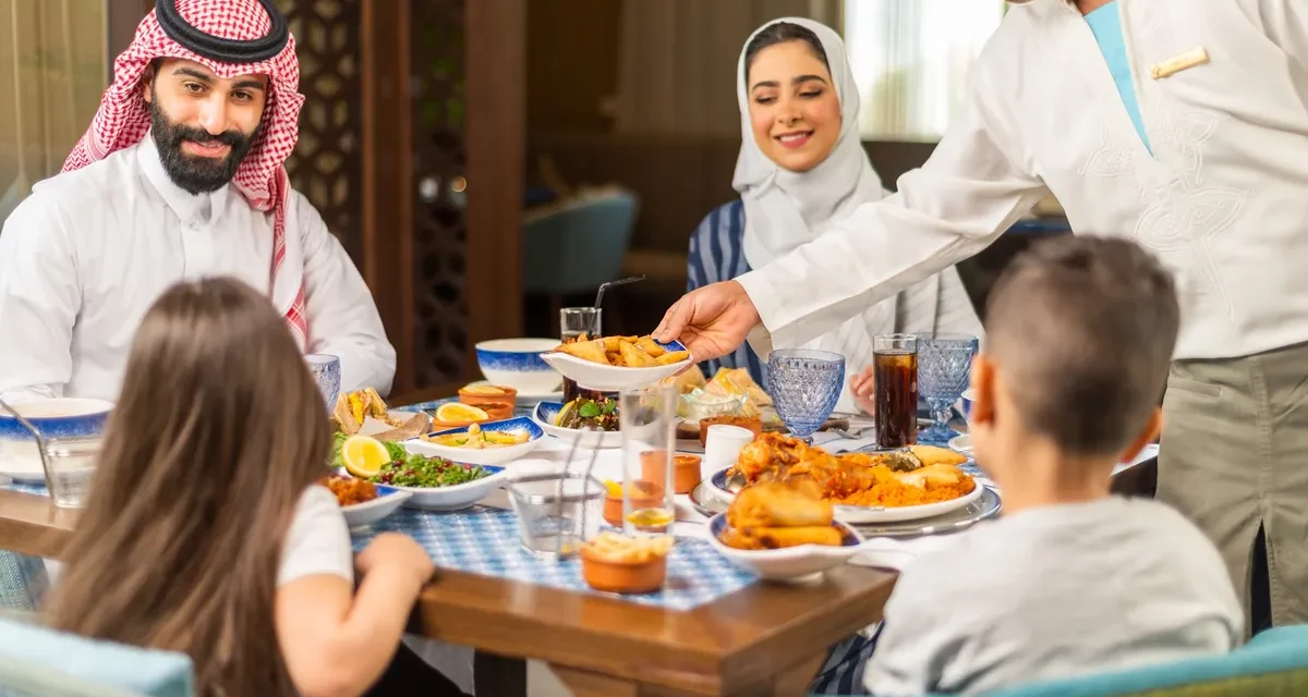 شذا الرياض يرحب بالعائلات بعروض رائعة للإجازات تمتع ببوفيه الغداء المتأخر في أجواء أندلسية ساحرة بعيداً عن صخب المدينة