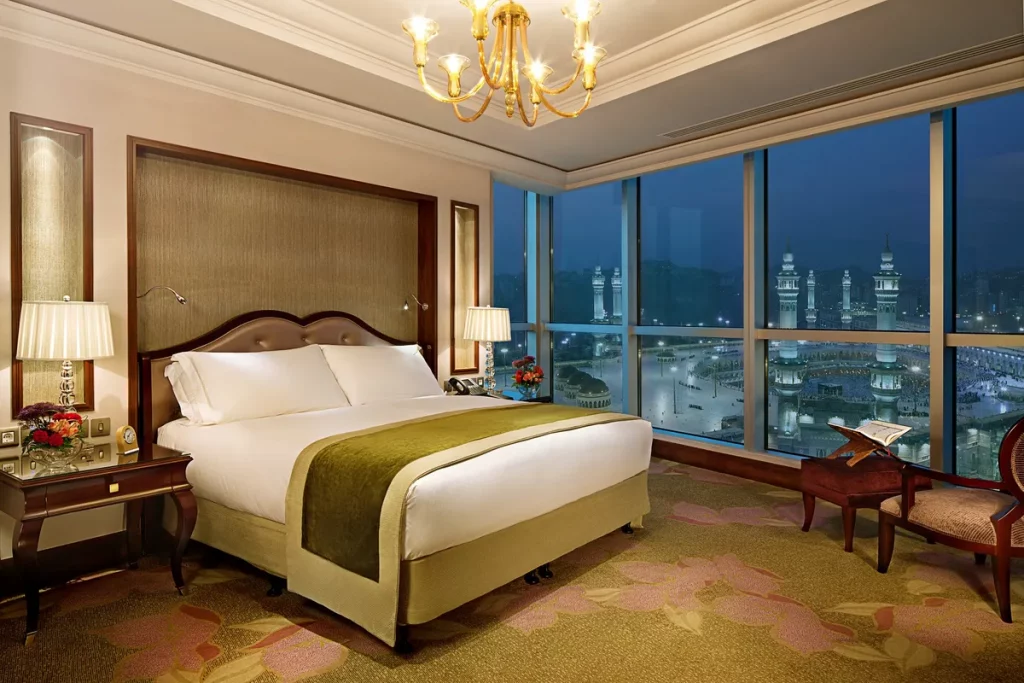 فندق قصر مكة رافلز يتألق بالعديد من الجوائز المرموقة في قطاع الفندقة والسياحة ٦_ssict_1200_800