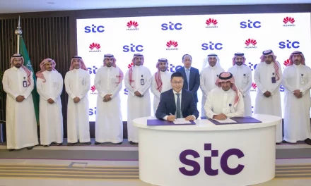 stc  توقع 3 اتفاقيات وتدشن مركزاً للبيانات في جدة