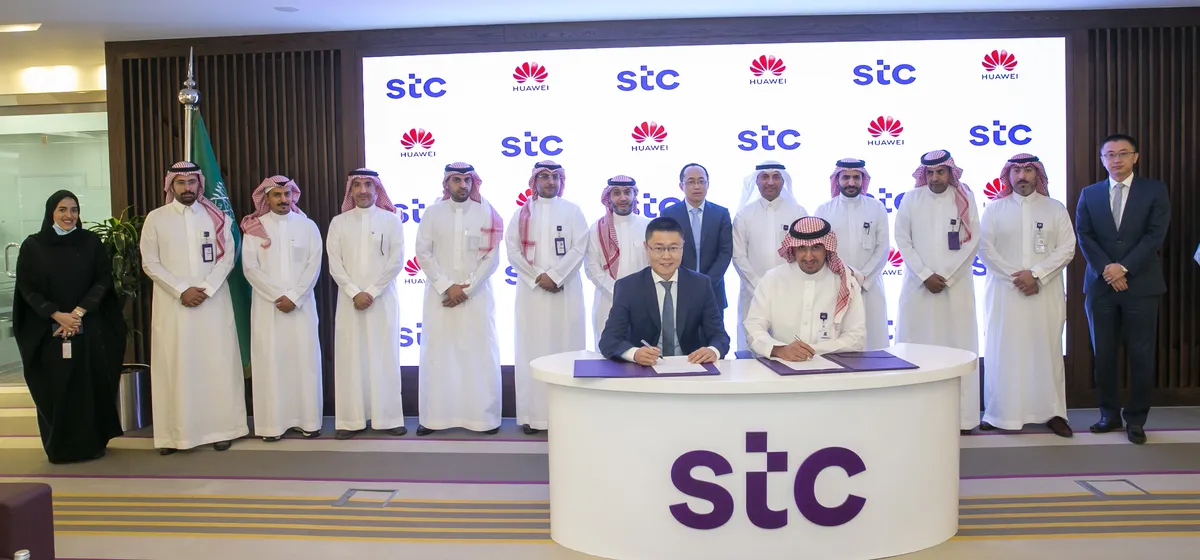 stc  توقع 3 اتفاقيات وتدشن مركزاً للبيانات في جدة