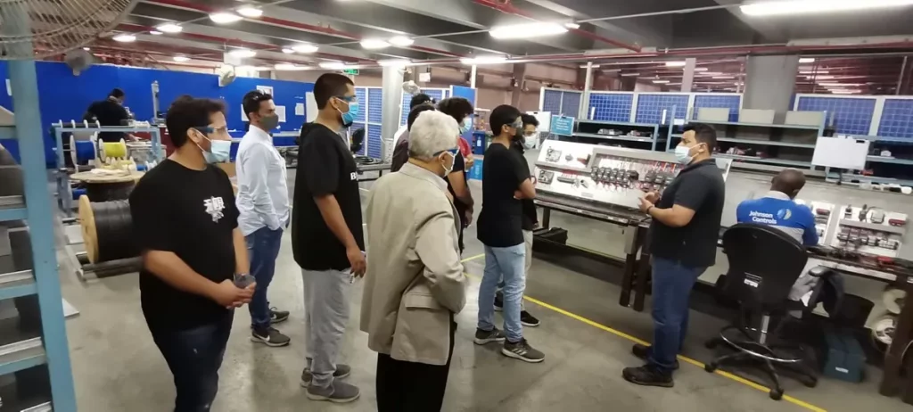 طلاب جامعتي الملك عبدالعزيز والأعمال والتكنولوجيا يزورون مصنع يورك 2_ssict_1200_541