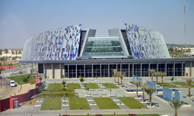 كلية العلوم بجامعة الإمارات تنجز ‏‎490‎‏ بحثاً وتطرح 15 برنامجاً وتستقطب ‏‏1800‏‎ ‎طالباً