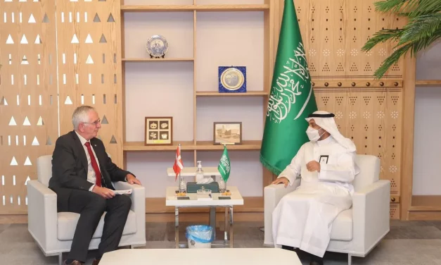 وزير الصحة السعودي يلتقي السفير الدنماركي