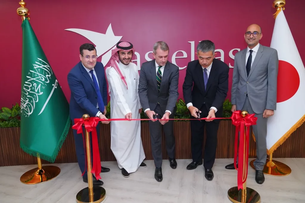 Group Photo from Astellas KSA Office Ribbon Cutting Ceremony_ssict_1200_800