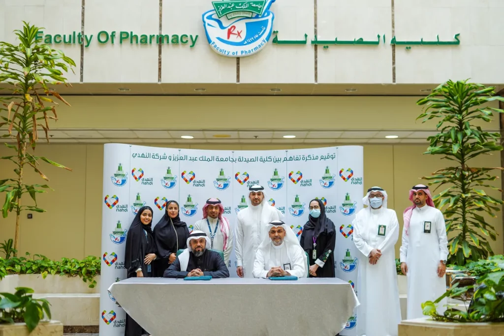 جامعة الملك عبد العزيز وشركة النهدي الطبية تتعاونان لتدريب صيادلة المستقبل من السعوديين 2_ssict_1200_800