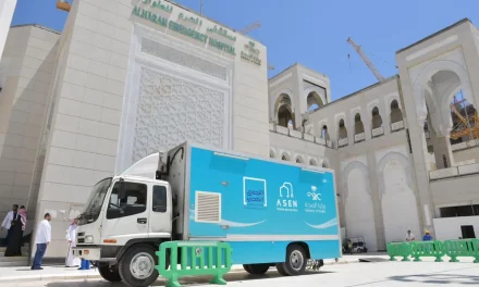 الصحة السعودية تقدم خدمة عيادة الأسنان المتنقلة عند المسجد الحرام