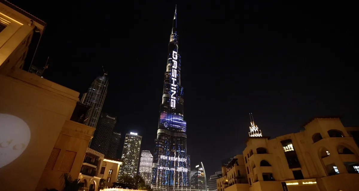 جيتور تضيء برج خليفة، أعلى مبنى في العالم، وتبرز النمو السريع لشركة السيارات الصينية