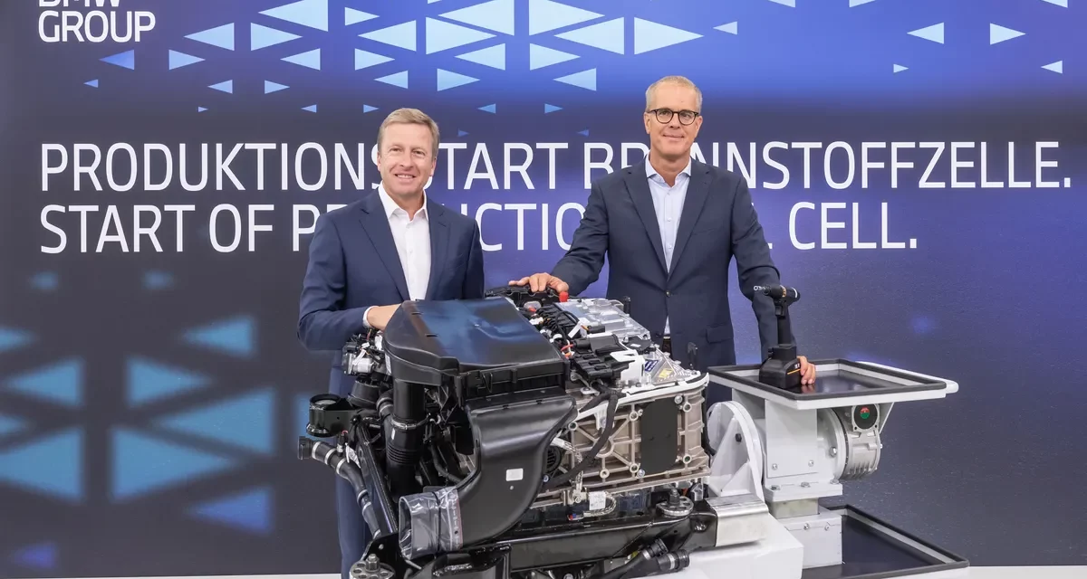 مجموعة BMW تبدأ إنتاج خلايا الوقود لسيارات BMW iX5 Hydrogen في ميونيخ.