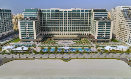 فندق هيلتون دبي نخلة جميرا يفتح أبوابه أمام الزوار في بالم ويست بيتش 