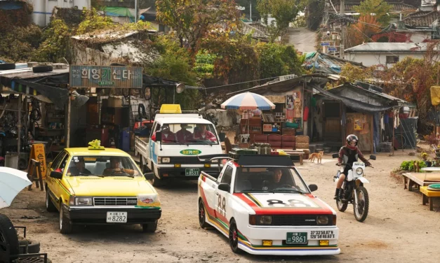 سيارات هيونداي التاريخية تشعل المنافسة في فيلم “سيؤول فايب” على نيتفلكس