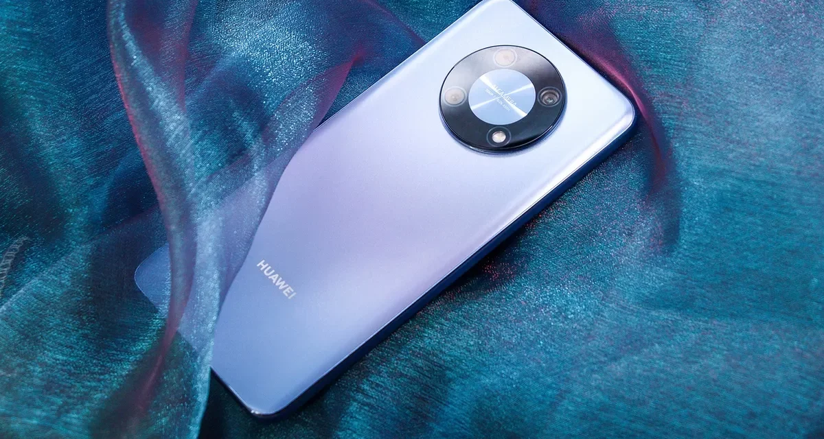 خمسة أسباب تجعلكم تحبون هاتف HUAWEI nova Y90 الجديد، القوي ذو الشاشة الضخمة