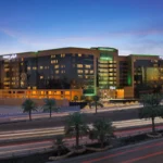 “فوكو” أول فندق في الرياض يحتوي على محطة شحن كهربائية للسيارات