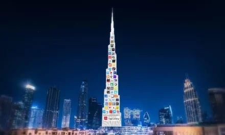 <strong>متجر AppGalleryHUAWEI يضيء برج خليفة بعرض ضوئي مذهل احتفالاً بالذكرى السنوية لإطلاقه</strong>