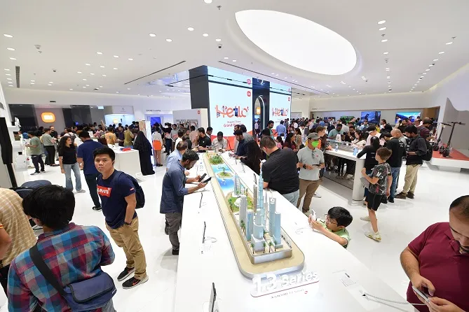 Xiaomi تفتتح أكبر متجر لها في دبي مول 