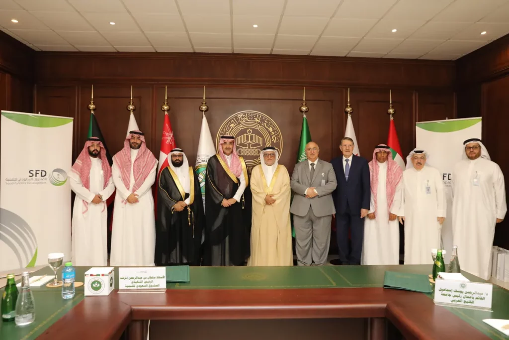 الصندوق السعودي للتنمية يوقع اتفاقية منحة تنموية لمدينة الملك عبد الله بن عبد العزيز الطبية في مملكة البحرين4_ssict_1200_800