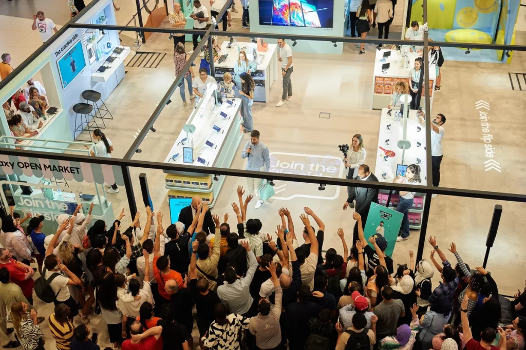 A packed crowd vying to win a competition at the Samsung Open Market in Dubai Mall_ssict_1200_799