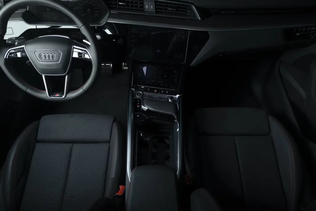 Audi Q8 e-tron interior_ssict_1200_800